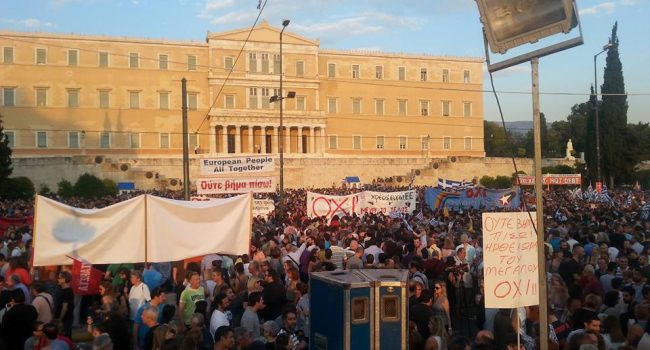 Miles de personas en Syntagma. Foto: @adamsbill033