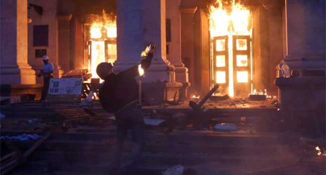 Imagen del ataque a la Casa de los Sindicatos en Odessa. Foto: Yevgeny Volokin