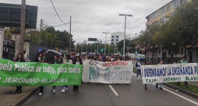 Movilización de los centros CEIP Vía Hispanidad y Jerónimo Blancas en Zaragoza en la tercera jornada de paros.