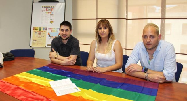 Imagen de la presentación del Orgullo BNF18 en el Ayuntamiento de Binéfar. Foto: HU-Entiende