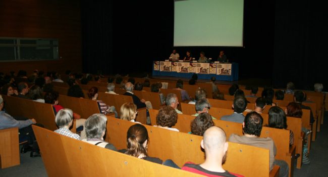Carles Baiges, arquitecto barcelonés de la cooperativa de viviendas La Borda – Can Batlló, Carmen Ruiz de la cordobesa asociación “Casa de la Vida”, y José Cofreces