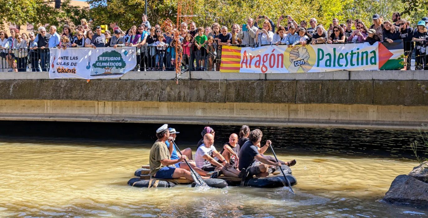 Puente de Honorio García Condoy, final improvisado de una multitudinaria XLII Bajada del Canal | Foto: Iker G. Izagirre (AraInfo)