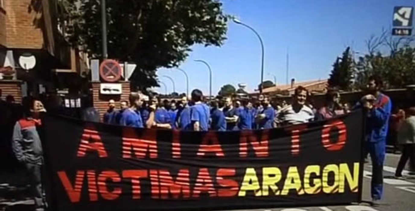 Concentración en la puerta de CAF Zaragoza.