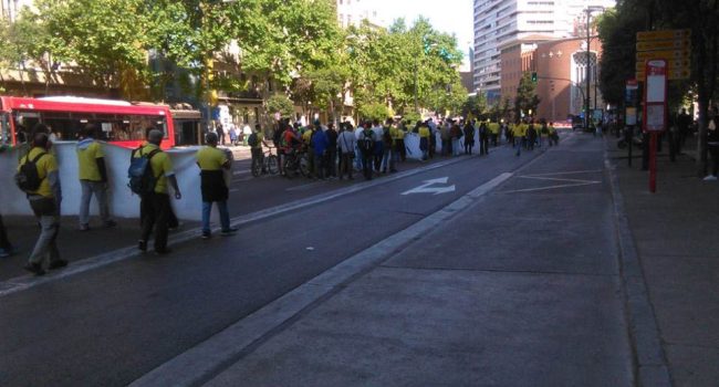 La plantilla ha protagonizado esta mañana una manifestación que ha recorrido Zaragoza desde el Paraninfo a la sede del PSOE. El miércoles volverán a manifestarse. Foto: CGT Jardinería
