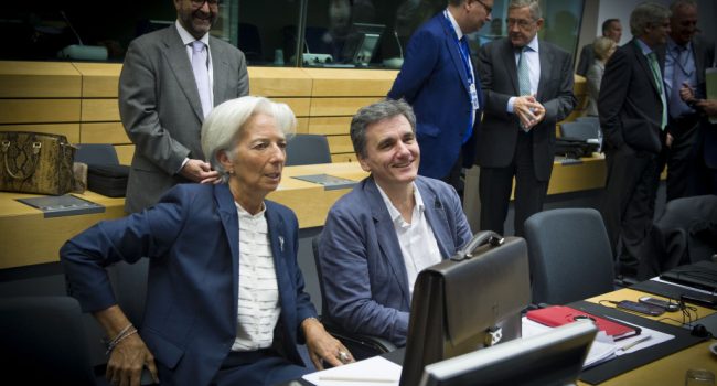 Christine Lagarde y Euclid Tsakalotos, en la sesión de este domingo del Eurogrupo.