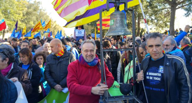 Pedro Arrojo en la manifestación de Amposta del pasado 7 de febrero. Foto: @igoiz17 (AraInfo)