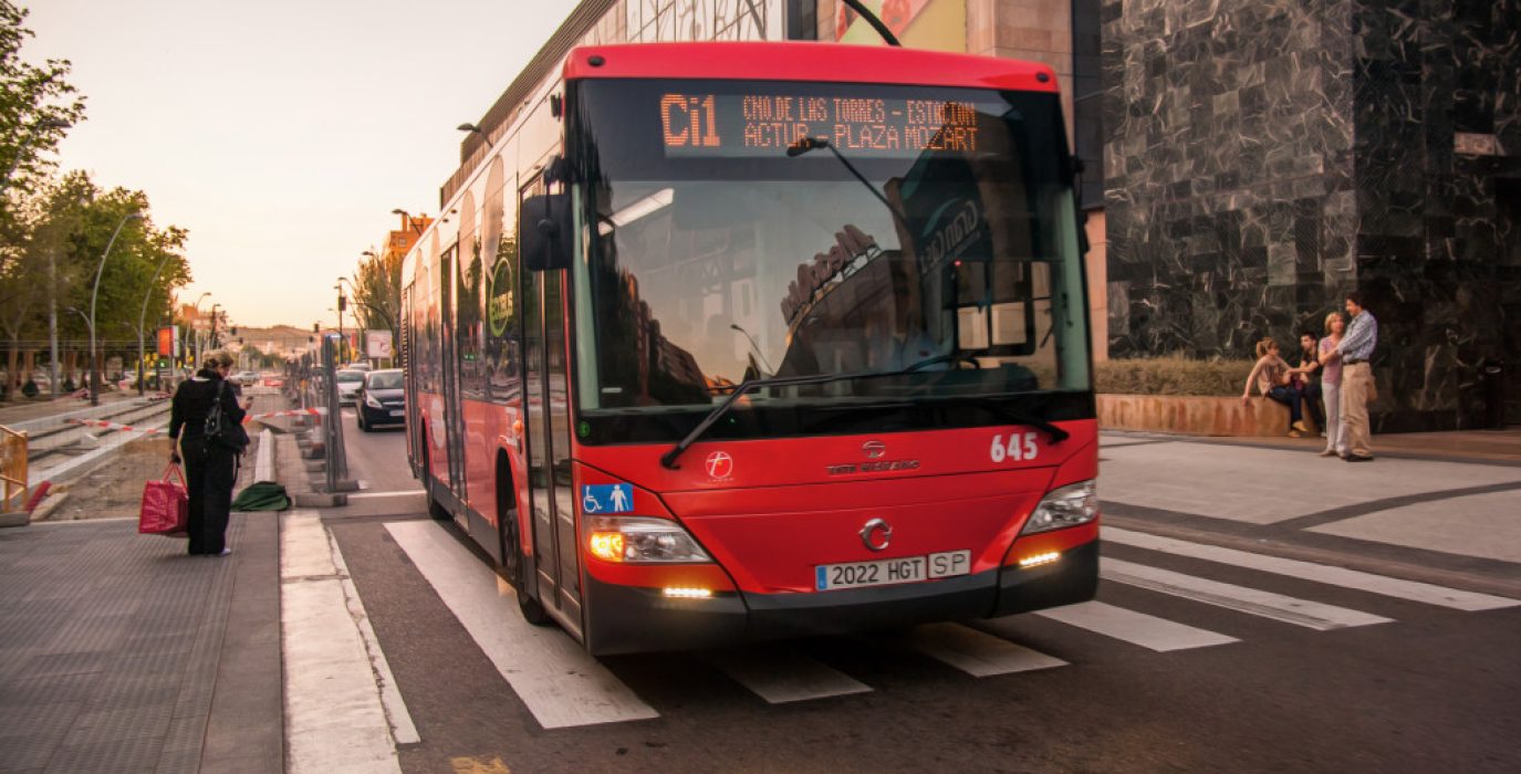 Autobús urbano de Zaragoza. Foto: Juanedc.