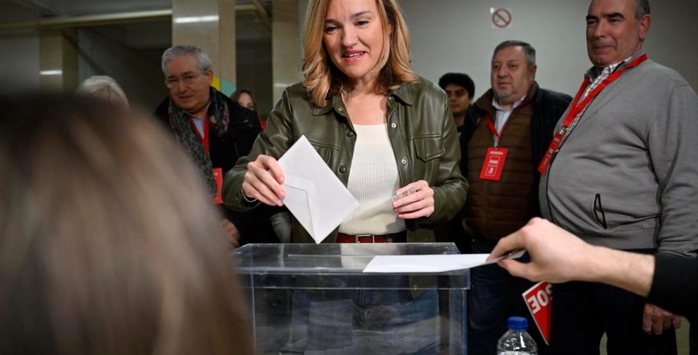 Pilar Alegría vota en el IES Goya de Zaragoza | Foto: PSOE