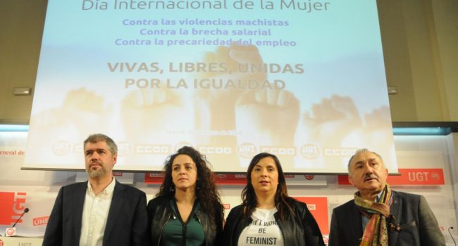 Cristina Antoñanzas y Elena Blasco, responsables de Mujer de CCOO y UGT, acompañadas por los secretarios generales de ambas organizaciones, Pepe Álvarez y Unai Sordo, en la rueda de prensa. Foto: CCOO