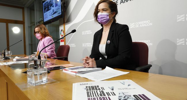 La consejera de Presidencia y Relaciones Institucionales, Mayte Pérez, acompañada por la directora del Instituto Aragonés de la Mujer, María Goikoetxea, presenta la campaña del 8M y los actos que se van a celebrar. Foto: DGA