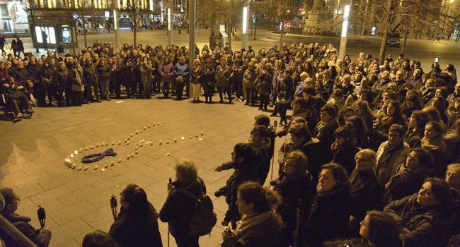 Paro nocturmo de mujeres en Zaragoza. Foto: Pablo Ibáñez (AraInfo)