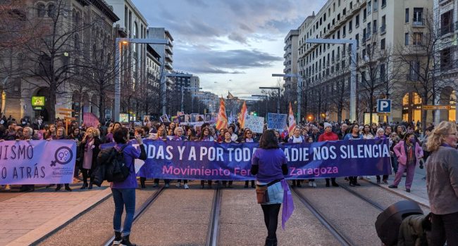 Cabecera de la manifestación feminista de Zaragoza | Foto: AraInfo