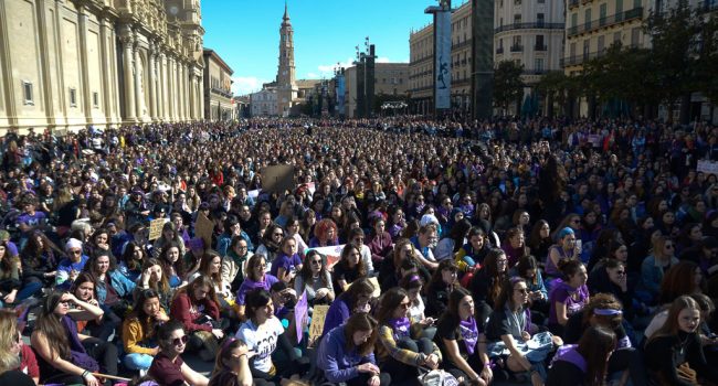 La plaza del Pilar de Zaragoza en el final de la movilización estudiantil del 8M 2019. Foto: Pablo Ibáñez (AraInfo)