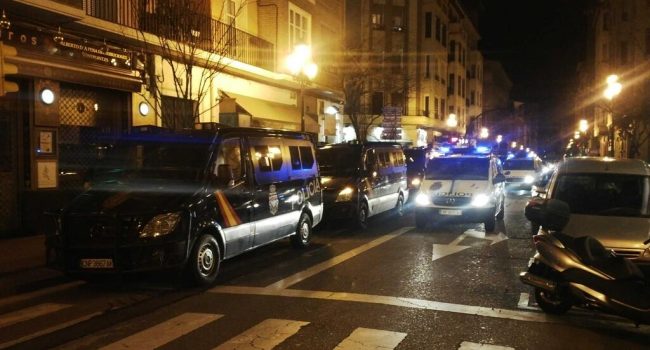 Fuerte presencial policial en las calles del centro de Zaragoza. Foto: @EliZabiaga