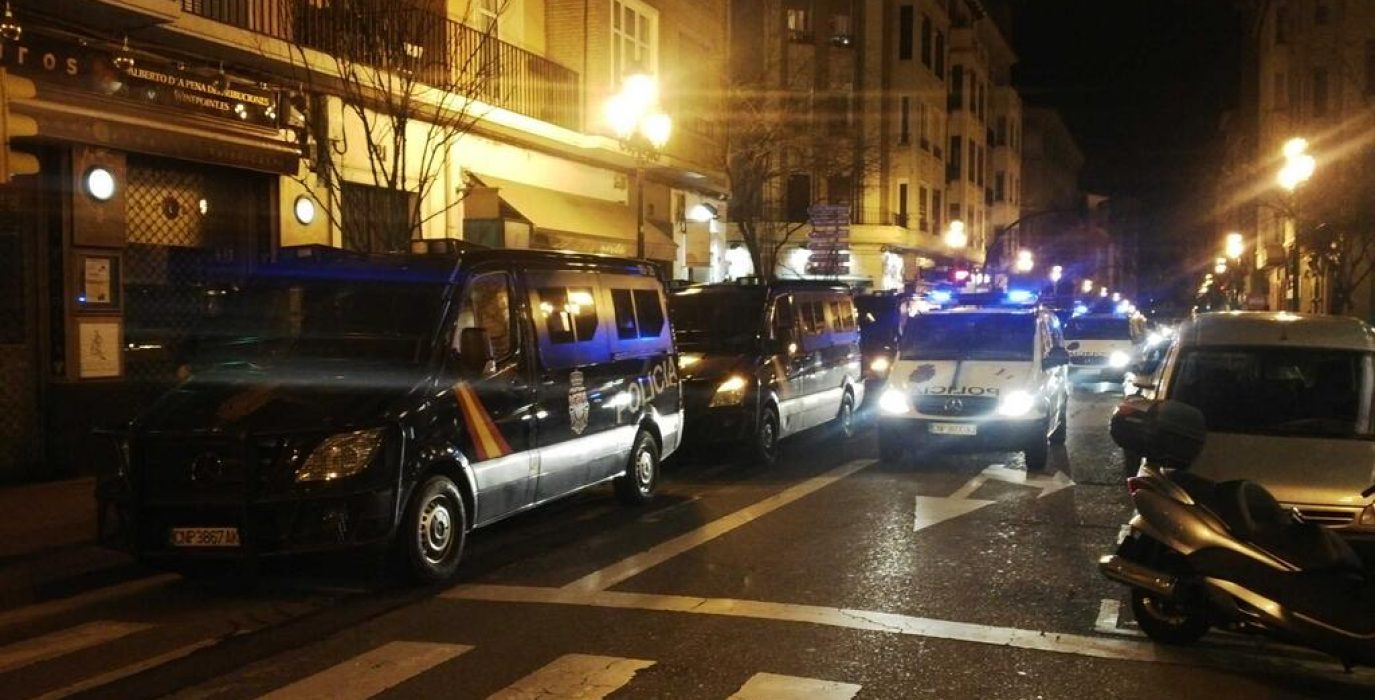 Fuerte presencial policial en las calles del centro de Zaragoza. Foto: @EliZabiaga