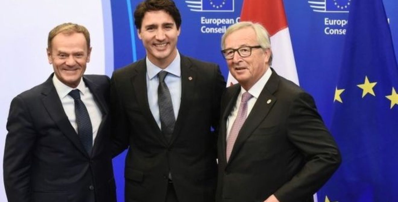 Tusk, Trudeau y Junker, tras la firma del Tratado.