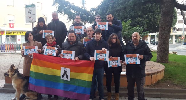 Concentración en Binéfar. Foto: Colectivo LGTBI La Llitera
