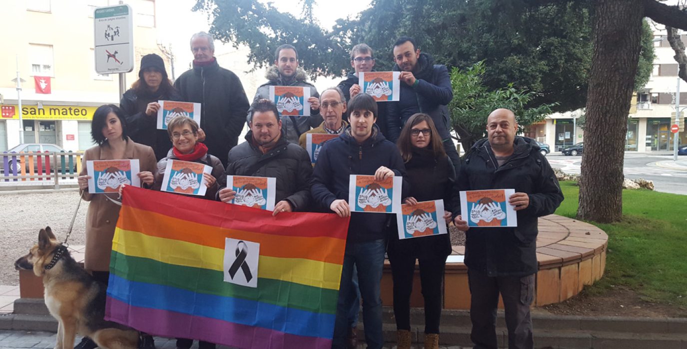 Concentración en Binéfar. Foto: Colectivo LGTBI La Llitera