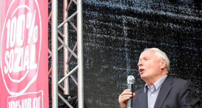 Lafontaine en un acto de Die Linke.