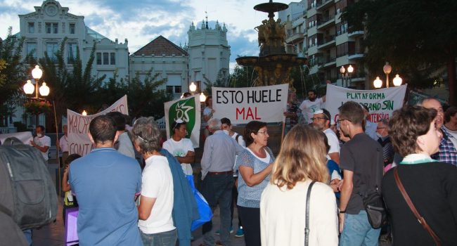 Concentración de la Plataforma Loporzano SIN Ganadería Intensiva junto a Ecologistas en Acción en Uesca.