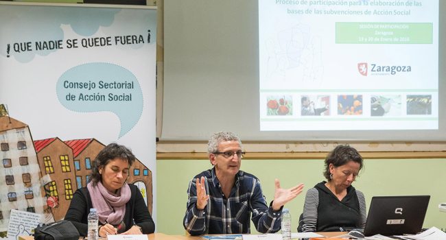 La consejera Luisa Broto y Nacho Celaya, coordinador del Área de Derechos Sociales, durante la rueda de prensa de este miércoles. Foto: Daniel Marcos