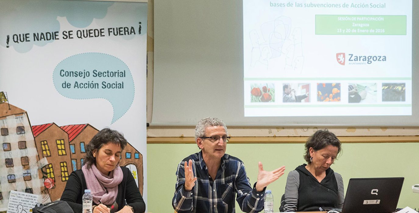 La consejera Luisa Broto y Nacho Celaya, coordinador del Área de Derechos Sociales, durante la rueda de prensa de este miércoles. Foto: Daniel Marcos