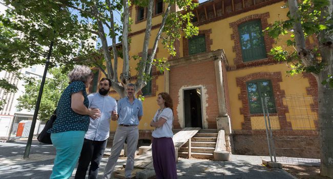 Arantza Gracia, ex concejala de Educación e Inclusión, en una visita a las instalaciones de la antigua Casa del Director de la Azucarera. Foto: AZ