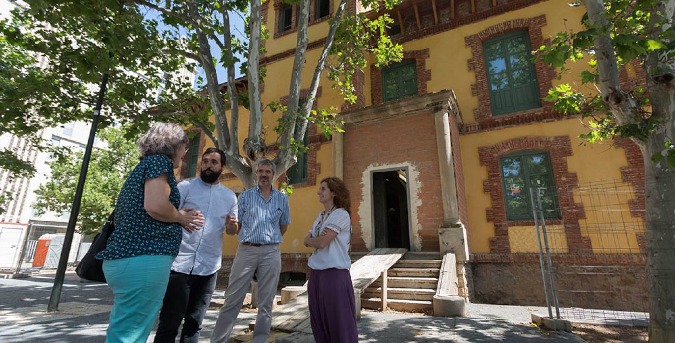 Arantza Gracia, ex concejala de Educación e Inclusión, en una visita a las instalaciones de la antigua Casa del Director de la Azucarera. Foto: AZ