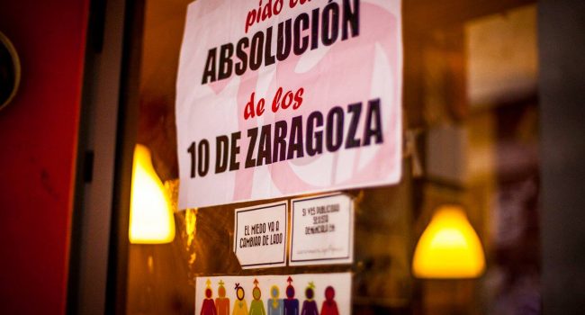 Cartel en un bar de Zaragoza pidiendo la absolución de los 10 de Zaragoza. Foto: Absolución10ZGZ