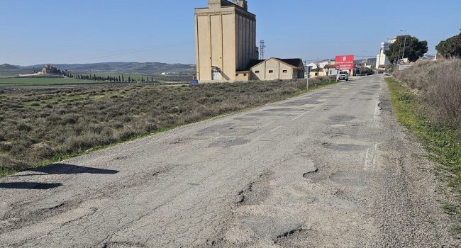 Acceso a Castejón de Monegros por la A-230