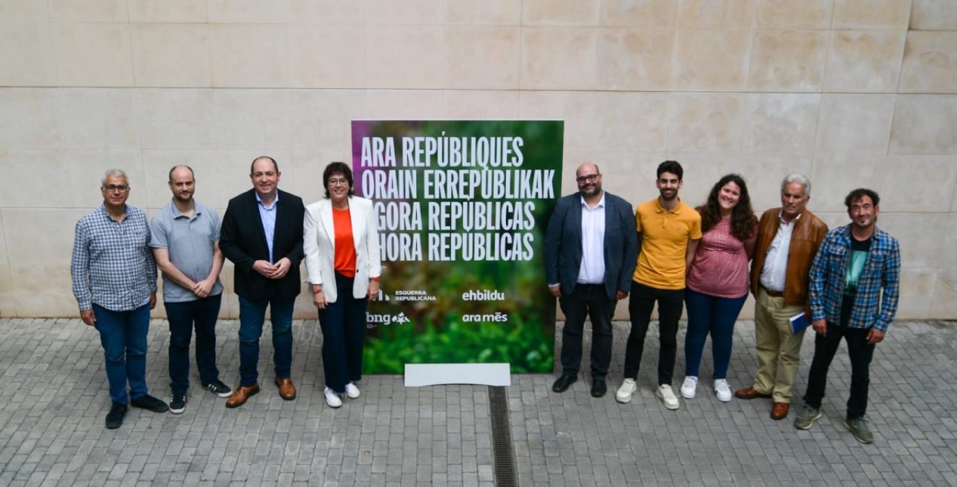 Representants d'os partius que conforman l'alianza Agora Republicas, en l'acto en Barcelona | Foto: ERC