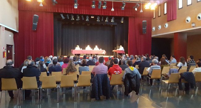 Aspecto del Centro Cívico Antonio Beltrán Martínez de Garrapinillos durante el debate.