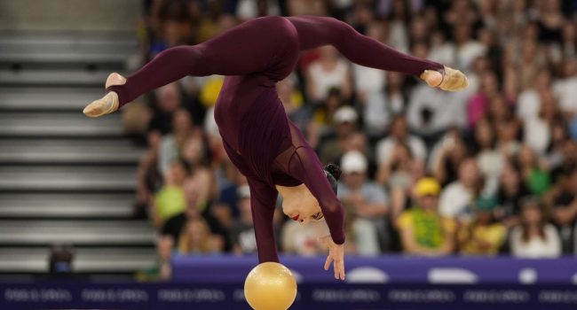Alba Bautista durante su rutina con la pelota | Foto: @COE_es