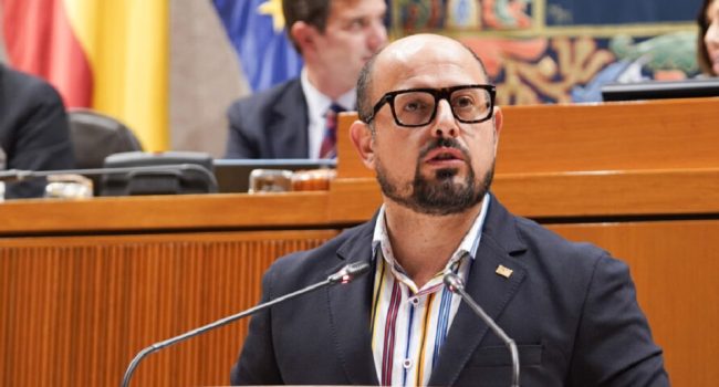 Alberto Izquierdo, PAR, en el parlamento aragonés | Foto: Cortes de Aragón