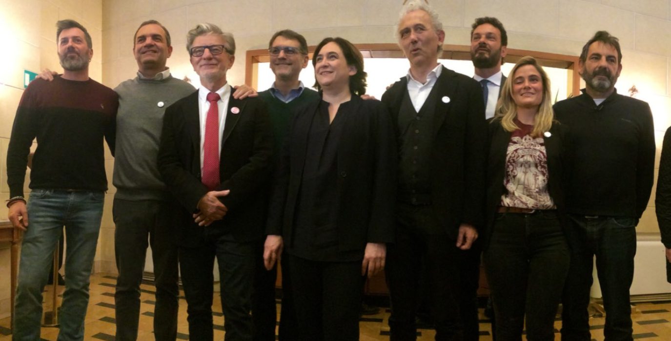 Santisteve y Ada Colau junto a otros alcaldes y alcaldesas durante el encuentro en Roma con Open Arms.