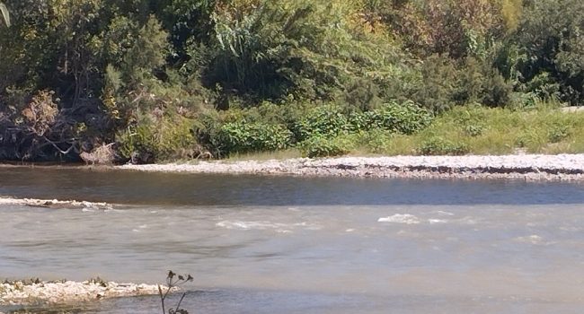 Alertan sobre vertidos contaminantes de la papelera La Montañanesa al río Galligo