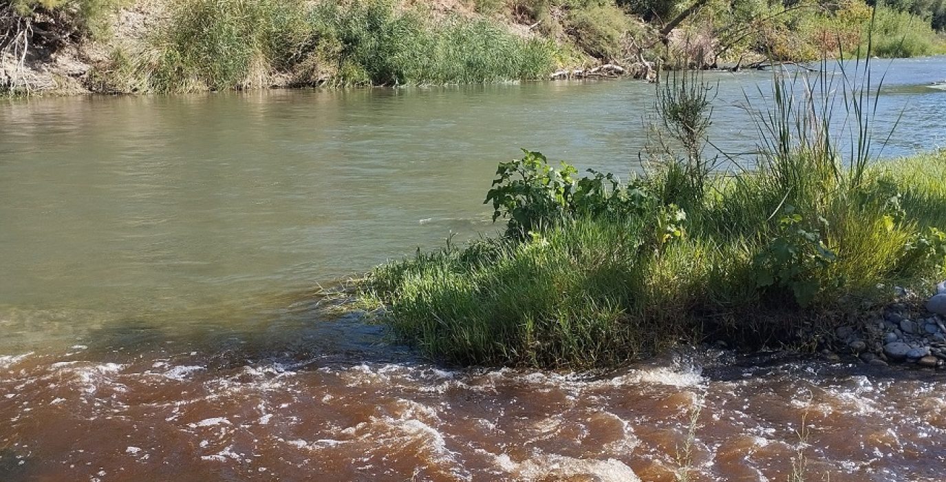 Alertan sobre vertidos contaminantes de la papelera La Montañanesa al río Galligo