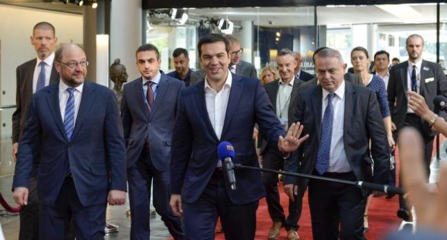 Alexis Tsipras junto al presidente del Parlamento Europeo, Martin Schulz. Foto: GUE/NGL
