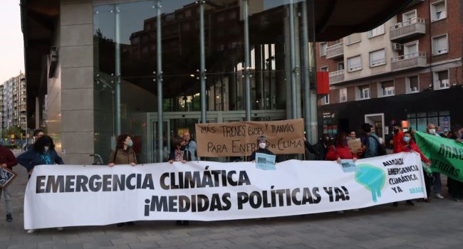 Concentración del pasado viernes en la Estación de Goya de Zaragoza. Foto: Alianza por la Emergencia Climática.