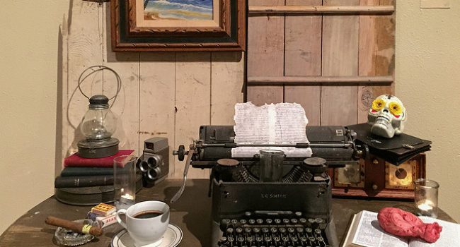 Altar para escritores. Foto: A. Davey (Creative Commons).