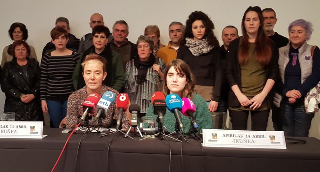 Las portavoces de 'Altsasu Gurasoak' y de 'Altsasukoak Aske' durante la rueda de prensa del jueves. Foto: @Altsasugurasoak