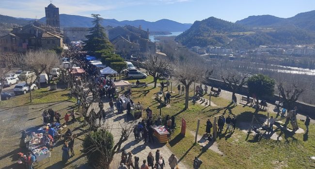 Ambiente Ferieta L'Ainsa desde la muralla del Castillo en la edición de 2025