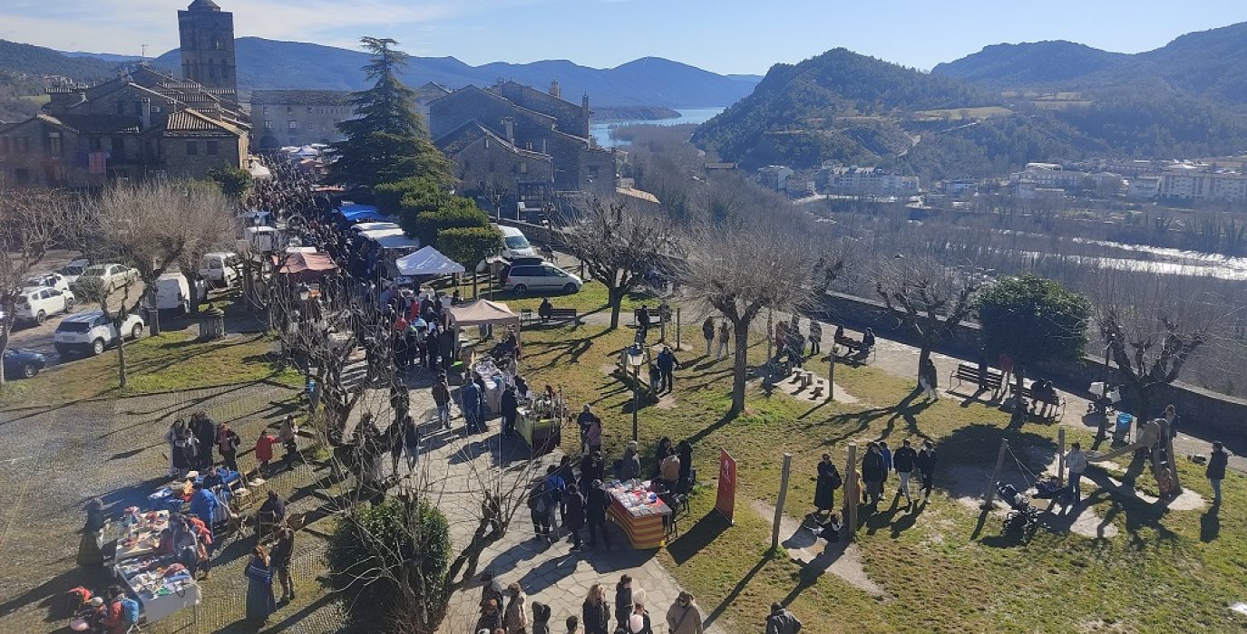 Ambiente Ferieta L'Ainsa desde la muralla del Castillo en la edición de 2025