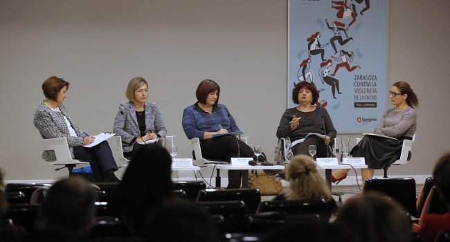 Ana Gaspar (Ayuntamiento Zaragoza), Susana Barca, Marta Garú (moderadora), Rosa Fernández y Zita Hernández. Foto: Maas Zoom Comunicación.