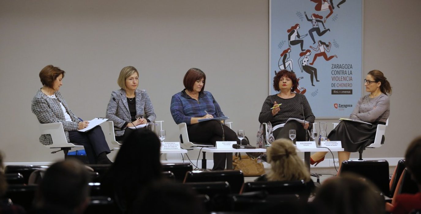 Ana Gaspar (Ayuntamiento Zaragoza), Susana Barca, Marta Garú (moderadora), Rosa Fernández y Zita Hernández. Foto: Maas Zoom Comunicación.