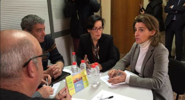La alcaldesa de Andorra, Sofía Ciércoles, y la ministra Teresa Ribera. Foto: IU Aragón