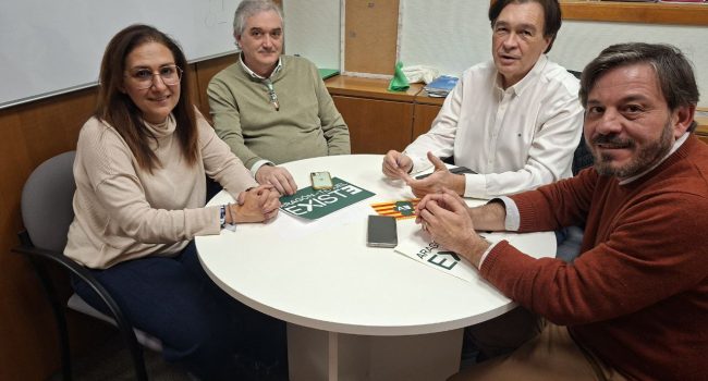 De izquierda a derecha: Pilar Buj, (diputada Teruel Existe), Cruz Díez, Tomás Guitarte y Valero Aguayos.