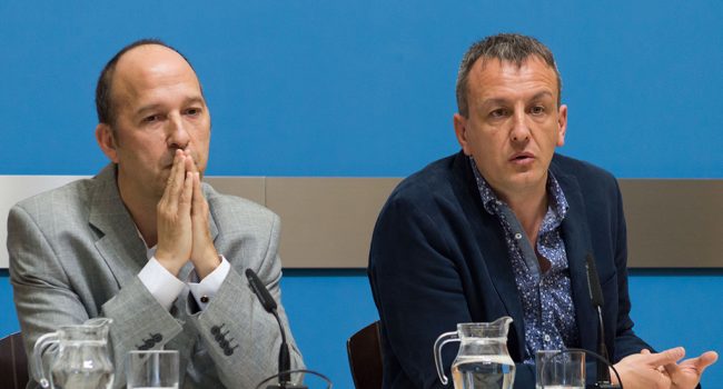 Carmelo Asensio y Fernando Rivarés durante la presentación del Reglamento de ayudas. Foto: Miguel Gracia García