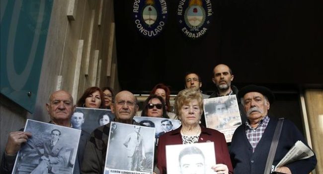 Asturianos entregan al Consulado argentino denuncias por represión en el franquismo. Foto: ElDiario.es