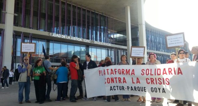 Concentración solidaria con Asun Gulina durante el juicio.